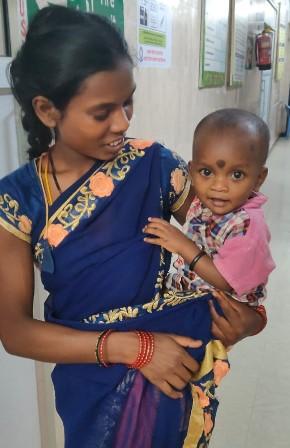 विशेष लेख : सेवा की कहानी : पोषण पुनर्वास केंद्र से लौट रही बच्चों के चेहरे की मुस्कान...