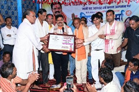 वर्षों पुरानी मांग हुई पूरी, राजपत्र लेकर गांव पहुंचे उप मुख्यमंत्री श्री विजय शर्मा, चंदनपुर को मिली नई पहचान... 3 वर्षों पुरानी मांग हुई पूरी, राजपत्र लेकर गांव पहुंचे उप मुख्यमंत्री श्री विजय शर्मा, चंदनपुर को मिली नई पहचान...