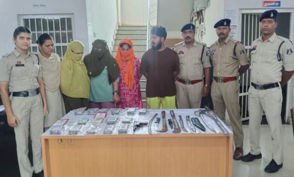 भिलाई में म्यूल अकाउंट और हथियार बरामदगी पर पुलिस की कार्रवाई, 4 आरोपी गिरफ्तार... 1 भिलाई में म्यूल अकाउंट और हथियार बरामदगी पर पुलिस की कार्रवाई, 4 आरोपी गिरफ्तार...