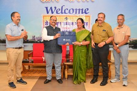 सेवा की लंबी पारी को सलाम, बीएसपी के सेवानिवृत्त कार्मिकों को सम्मान के साथ विदाई... 13 सेवा की लंबी पारी को सलाम, बीएसपी के सेवानिवृत्त कार्मिकों को सम्मान के साथ विदाई...