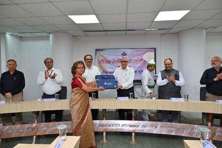 सेवा की लंबी पारी को सलाम, बीएसपी के सेवानिवृत्त कार्मिकों को सम्मान के साथ विदाई... 12 सेवा की लंबी पारी को सलाम, बीएसपी के सेवानिवृत्त कार्मिकों को सम्मान के साथ विदाई...