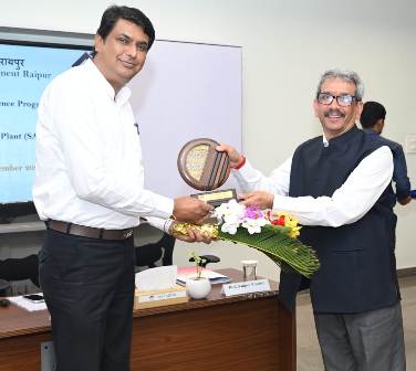 आईआईएम रायपुर में बीएसपी की महिला अधिकारियों को मिला नेतृत्व विकास का मंच...