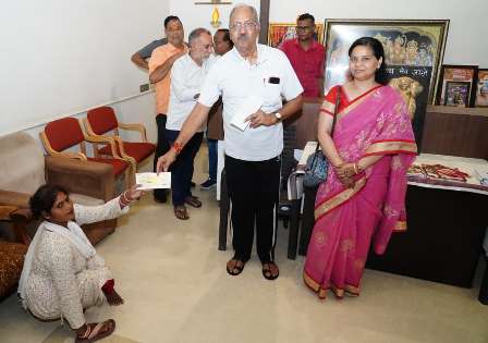 जनसेवा को बनाया संबल, 140 जरूरतमंदों को सांसद द्वारा मिली 21 लाख रुपये की सहायता...