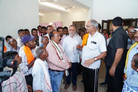 घोतिमटोला में पंचायत भवन को लेकर ग्रामीणों का मोर्चा, सांसद बृजमोहन अग्रवाल से निष्पक्ष जांच की गुहार...