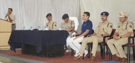 CISF RTC उतई में साइबर ठगी पर पुलिस का अलर्ट, 1000 जवानों को दिए सुरक्षा मंत्र