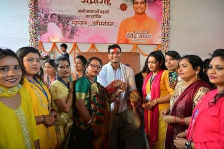 राखियों से सजा विधायक देवेंद्र यादव का रक्षाबंधन, हजारों बहनों ने बांधा भाईचारे का धागा