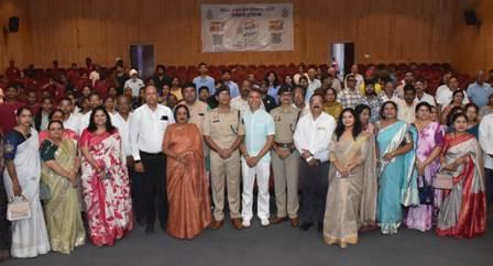 डिजिटल ठगी के खिलाफ दुर्ग पुलिस की मुहिम, 200 से ज्यादा लोगों को बताए बचाव के तरीके... 8 डिजिटल ठगी के खिलाफ दुर्ग पुलिस की मुहिम, 200 से ज्यादा लोगों को बताए बचाव के तरीके...