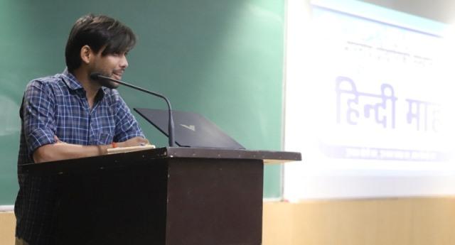 आईआईटी भिलाई में कविताओं ने बिखेरी हिंदी की मिठास, हास्य-व्यंग्य से गूंजा परिसर... 3 आईआईटी भिलाई में कविताओं ने बिखेरी हिंदी की मिठास, हास्य-व्यंग्य से गूंजा परिसर...