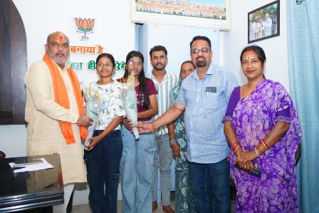 थनौद की दो बहनों का NIT में चयन, विधायक ललित चंद्राकर ने किया सम्मान... 4 थनौद की दो बहनों का NIT में चयन, विधायक ललित चंद्राकर ने किया सम्मान...