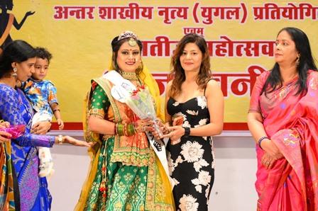 तीज के रंग में सजी भिलाई की शाम, सोमा दाम ने जीता ‘तेजस्विनी दिवा-2026’ का ताज