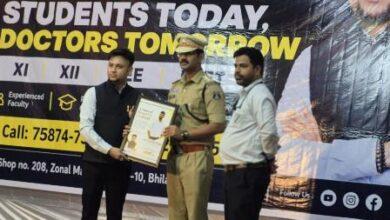 NEET सम्मान समारोह में साइबर ठगी के खिलाफ दुर्ग पुलिस की पाठशाला, डिजिटल अरेस्ट से बचने बताए तरीके...
