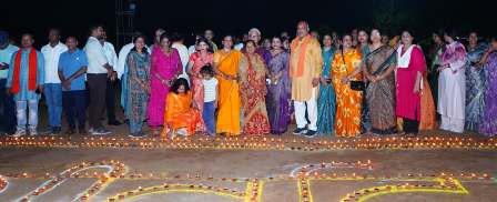 51 हजार दीपों की रोशनी से नहाया रिसाली दशहरा मैदान, जन्मदिवस पर प्रधानमंत्री मोदी के लिए जलाए आशीर्वाद के दीप...