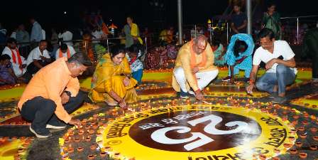 51 हजार दीपों की रोशनी से नहाया रिसाली दशहरा मैदान, जन्मदिवस पर प्रधानमंत्री मोदी के लिए जलाए आशीर्वाद के दीप...