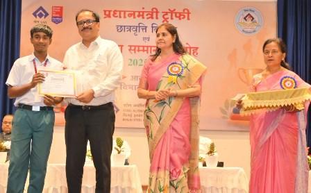 भिलाई के मेधावी छात्रों को मिली मेहनत की पहचान, छात्रवृत्ति और मेरिट अवार्ड से बढ़ा हौसला...