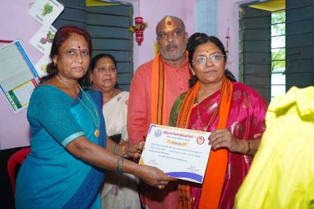 सेवा संकल्प अभियान में आंगनवाड़ी कर्मियों का सम्मान, सावित्री ठाकुर ने कहा—पोषण और देखभाल से मजबूत होगी नई पीढ़ी... 5 सेवा संकल्प अभियान में आंगनवाड़ी कर्मियों का सम्मान, सावित्री ठाकुर ने कहा—पोषण और देखभाल से मजबूत होगी नई पीढ़ी...