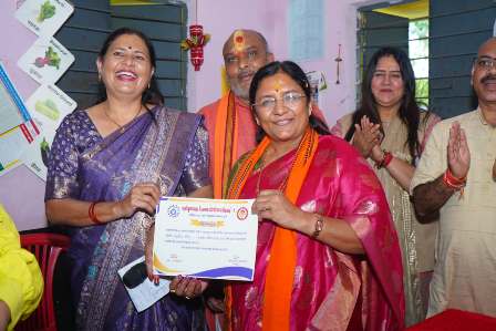सेवा संकल्प अभियान में आंगनवाड़ी कर्मियों का सम्मान, सावित्री ठाकुर ने कहा—पोषण और देखभाल से मजबूत होगी नई पीढ़ी... 7 सेवा संकल्प अभियान में आंगनवाड़ी कर्मियों का सम्मान, सावित्री ठाकुर ने कहा—पोषण और देखभाल से मजबूत होगी नई पीढ़ी...