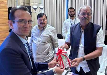 संसदीय प्राक्कलन समिति की बैठक में सांसद बृजमोहन अग्रवाल ने रायपुर एयरपोर्ट को अंतरराष्ट्रीय दर्जा... 14 संसदीय प्राक्कलन समिति की बैठक में सांसद बृजमोहन अग्रवाल ने रायपुर एयरपोर्ट को अंतरराष्ट्रीय दर्जा...