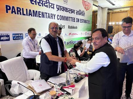 संसदीय प्राक्कलन समिति की बैठक में सांसद बृजमोहन अग्रवाल ने रायपुर एयरपोर्ट को अंतरराष्ट्रीय दर्जा... 15 संसदीय प्राक्कलन समिति की बैठक में सांसद बृजमोहन अग्रवाल ने रायपुर एयरपोर्ट को अंतरराष्ट्रीय दर्जा...