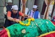 उर्स पाक में पहुंचे सांसद विजय बघेल, चादर शरीफ पेश कर मांगी अमन-चैन और खुशहाली की दुआ...