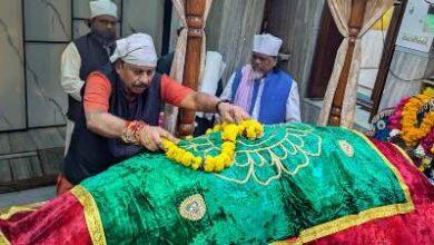 उर्स पाक में पहुंचे सांसद विजय बघेल, चादर शरीफ पेश कर मांगी अमन-चैन और खुशहाली की दुआ...