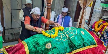 उर्स पाक में पहुंचे सांसद विजय बघेल, चादर शरीफ पेश कर मांगी अमन-चैन और खुशहाली की दुआ...