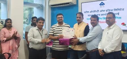 हिंदी की रचनात्मक प्रतिभाओं को मिला मंच, नराकास प्रतियोगिताओं में विजेताओं को किया गया सम्मानित... 7 हिंदी की रचनात्मक प्रतिभाओं को मिला मंच, नराकास प्रतियोगिताओं में विजेताओं को किया गया सम्मानित...