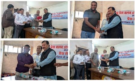 तीन साल के कार्यकाल का रिपोर्ट कार्ड लेकर पत्रकारों के बीच पहुंचे विजय बघेल, विकास कार्यों पर की चर्चा... 13 तीन साल के कार्यकाल का रिपोर्ट कार्ड लेकर पत्रकारों के बीच पहुंचे विजय बघेल, विकास कार्यों पर की चर्चा...
