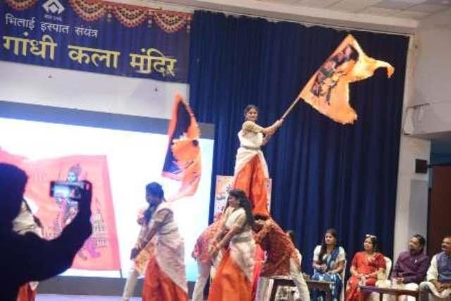 रोशनी, संगीत और नृत्य के संग मंच पर उतरी ‘नमो सेवा गाथा’, भिलाई में दिखी सेवा से राष्ट्र निर्माण तक की झलक...