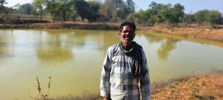 विशेष लेख : डेयरी, पशुपालन और मछली पालन से बदल रही सरगुजा के किसानों की तकदीर, ग्रामीण अर्थव्यवस्था को मिल रही नई मजबूती... 5 विशेष लेख : डेयरी, पशुपालन और मछली पालन से बदल रही सरगुजा के किसानों की तकदीर, ग्रामीण अर्थव्यवस्था को मिल रही नई मजबूती...
