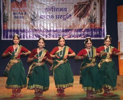 खैरागढ़ संगीत विश्वविद्यालय में कला के रंगों से गूंजा ‘नमो सेवा’ का संदेश, 500 से अधिक विद्यार्थियों ने देखी भावपूर्ण नाट्य प्रस्तुति...