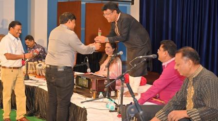 जगजीत सिंह की ग़ज़लों से महकी भिलाई की शाम, ‘स्वरांजलि’ में सुरों ने छेड़ी यादों की सरगम... 9 जगजीत सिंह की ग़ज़लों से महकी भिलाई की शाम, ‘स्वरांजलि’ में सुरों ने छेड़ी यादों की सरगम...