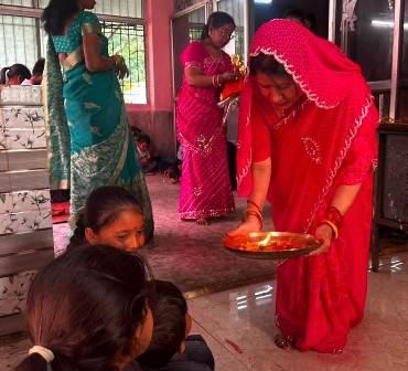 महाअष्टमी पर नगर पालिक निगम, दुर्ग परिसर स्थित मां दुर्गा मंदिर में महापौर अलका बाघमार ने किया कन्या पूजन, कन्याओं को भोजन कराकर लिया आशीर्वाद... 9 महाअष्टमी पर नगर पालिक निगम, दुर्ग परिसर स्थित मां दुर्गा मंदिर में महापौर अलका बाघमार ने किया कन्या पूजन, कन्याओं को भोजन कराकर लिया आशीर्वाद...