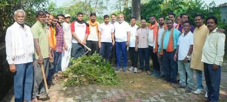 पुरई में गांधी-शास्त्री जयंती पर गूंजा स्वच्छता का संदेश, विधायक ललित चंद्राकर ने किया श्रमदान... 15 पुरई में गांधी-शास्त्री जयंती पर गूंजा स्वच्छता का संदेश, विधायक ललित चंद्राकर ने किया श्रमदान...