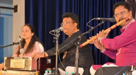 जगजीत सिंह की ग़ज़लों से महकी भिलाई की शाम, ‘स्वरांजलि’ में सुरों ने छेड़ी यादों की सरगम... 7 जगजीत सिंह की ग़ज़लों से महकी भिलाई की शाम, ‘स्वरांजलि’ में सुरों ने छेड़ी यादों की सरगम...