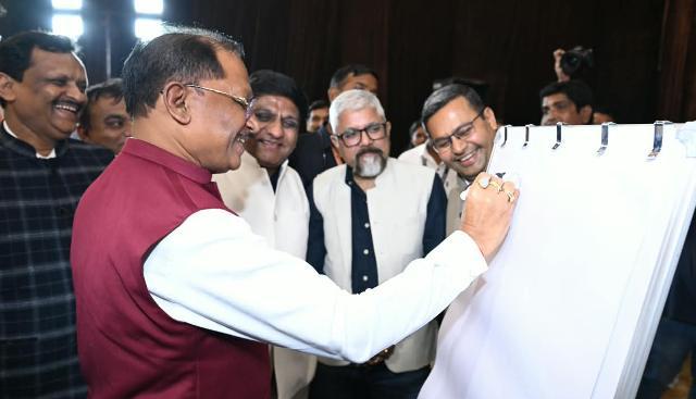 कार्टून सिर्फ हंसाते नहीं, समाज को आईना दिखाकर सोचने पर भी करते हैं मजबूर: मुख्यमंत्री विष्णु देव साय