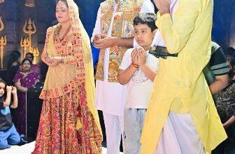 परिवार के साथ माता रानी के दरबार पहुंचे विधायक देवेंद्र यादव, हवन-पूजन के बाद भक्तों संग किया गरबा... 36 परिवार के साथ माता रानी के दरबार पहुंचे विधायक देवेंद्र यादव, हवन-पूजन के बाद भक्तों संग किया गरबा...