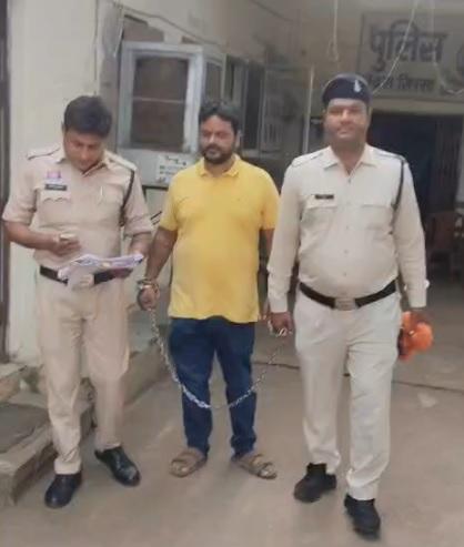 पंजाब भेजने के नाम पर 35 टन से अधिक DOC खली गायब करने का आरोप, फरार ट्रांसपोर्टर रायपुर से गिरफ्तार... 4 पंजाब भेजने के नाम पर 35 टन से अधिक DOC खली गायब करने का आरोप, फरार ट्रांसपोर्टर रायपुर से गिरफ्तार...