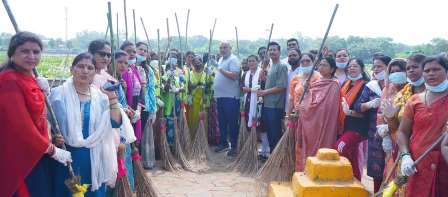 पुरई में गांधी-शास्त्री जयंती पर गूंजा स्वच्छता का संदेश, विधायक ललित चंद्राकर ने किया श्रमदान... 16 पुरई में गांधी-शास्त्री जयंती पर गूंजा स्वच्छता का संदेश, विधायक ललित चंद्राकर ने किया श्रमदान...