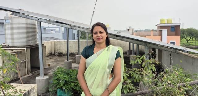 सूर्य की रोशनी ने बदली खिलेश्वरी की जिंदगी, सोलर पैनल लगते ही बिजली बिल हुआ शून्य...