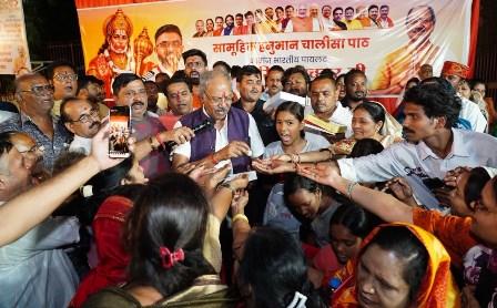 कैप्टन स्मित मच्छार के स्वास्थ्य लाभ के लिए दूधाधारी मठ में 11 बार गूंजा हनुमान चालीसा... 19 कैप्टन स्मित मच्छार के स्वास्थ्य लाभ के लिए दूधाधारी मठ में 11 बार गूंजा हनुमान चालीसा...