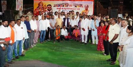 कैप्टन स्मित मच्छार के स्वास्थ्य लाभ के लिए दूधाधारी मठ में 11 बार गूंजा हनुमान चालीसा... 16 कैप्टन स्मित मच्छार के स्वास्थ्य लाभ के लिए दूधाधारी मठ में 11 बार गूंजा हनुमान चालीसा...
