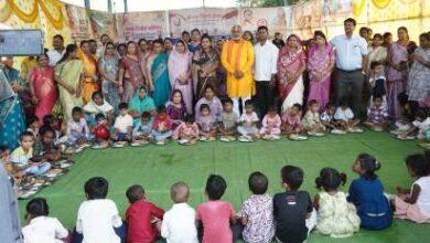 सेवा संकल्प अभियान: अंजोरा में आंगनबाड़ी बहनों का सम्मान, बच्चों को मिला नेवता भोज...