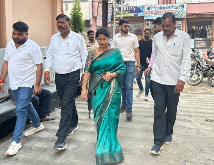 दुर्ग में सड़क निर्माण की जांच में खुली पोल, 6 इंच की जगह 2.5–3 इंच सीसी रोड मिलने पर महापौर सख्त... 8 दुर्ग में सड़क निर्माण की जांच में खुली पोल, 6 इंच की जगह 2.5–3 इंच सीसी रोड मिलने पर महापौर सख्त...