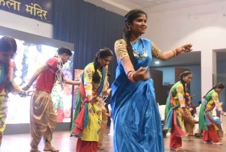 रोशनी, संगीत और नृत्य के संग मंच पर उतरी ‘नमो सेवा गाथा’, भिलाई में दिखी सेवा से राष्ट्र निर्माण तक की झलक...