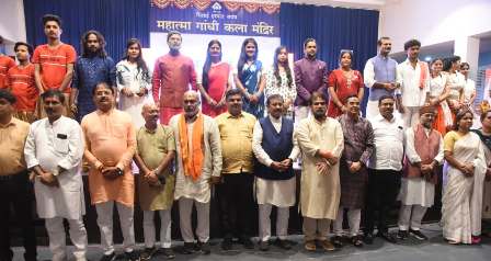 रोशनी, संगीत और नृत्य के संग मंच पर उतरी ‘नमो सेवा गाथा’, भिलाई में दिखी सेवा से राष्ट्र निर्माण तक की झलक...