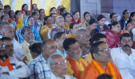 ईश्वर और जीव के मिलन का नाम है रास: भिलाई में श्रीमद्भागवत महापुराण कथा का भव्य समापन, पुष्प होली ने बांधा समां... 17 ईश्वर और जीव के मिलन का नाम है रास: भिलाई में श्रीमद्भागवत महापुराण कथा का भव्य समापन, पुष्प होली ने बांधा समां...