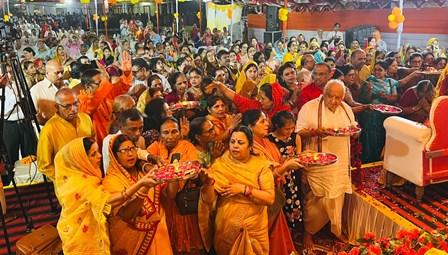 ईश्वर और जीव के मिलन का नाम है रास: भिलाई में श्रीमद्भागवत महापुराण कथा का भव्य समापन, पुष्प होली ने बांधा समां... 16 ईश्वर और जीव के मिलन का नाम है रास: भिलाई में श्रीमद्भागवत महापुराण कथा का भव्य समापन, पुष्प होली ने बांधा समां...