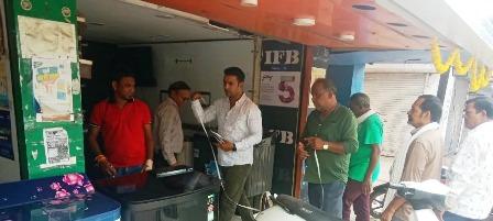 आकाशगंगा मार्केट के बरामदों पर अवैध कब्जों के खिलाफ निगम सख्त, अतिक्रमण की गई जगहों की मार्किंग...