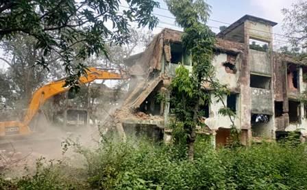 भिलाई टाउनशिप में जर्जर भवनों पर बीएसपी का एक्शन, जनसुरक्षा के लिए चलाया जा रहा ध्वस्तीकरण अभियान...