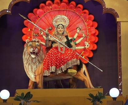बिना पलक झपकाए मूर्ति रूप में दर्शन दे रहीं चैतन्य देवियां, भिलाई के राजयोग भवन में आकर्षण का केंद्र बनी दिव्य झांकी...